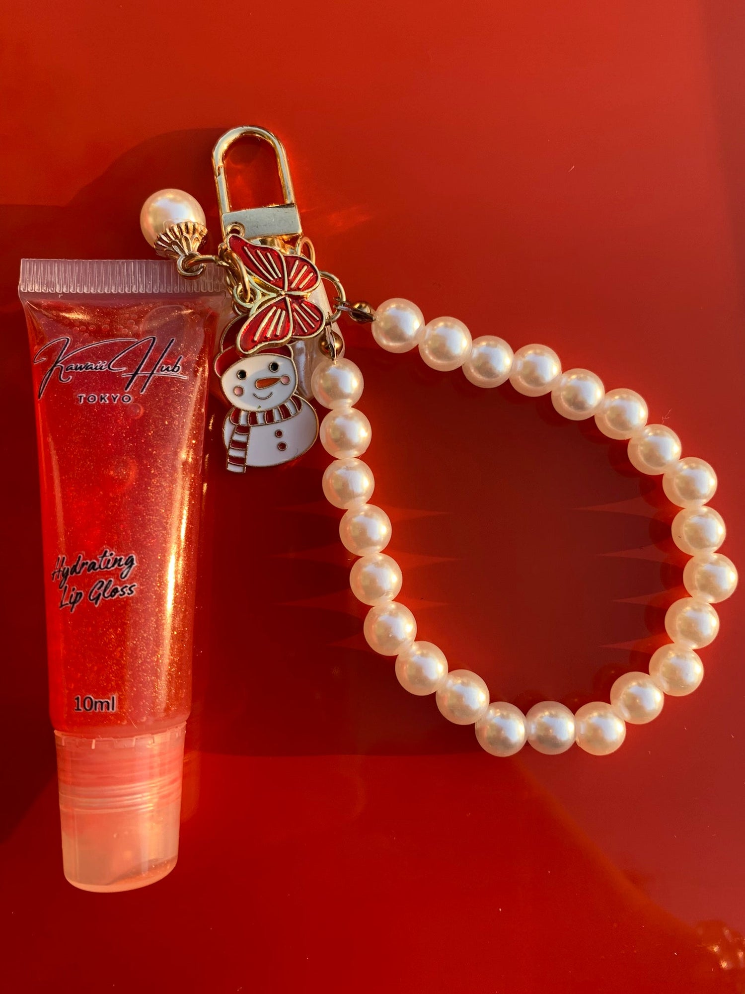 Hydrating lip gloss with Charm